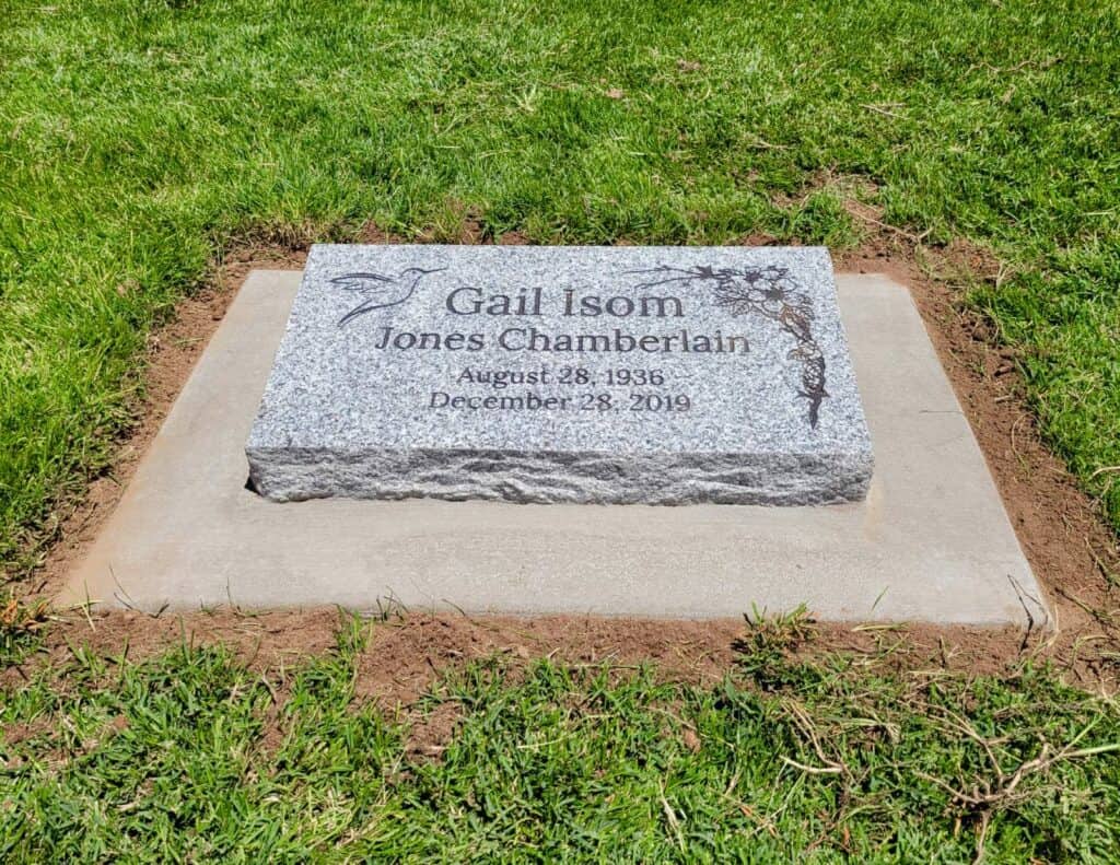Gail Isom Jones Chamberlain grave marker in a cemetery.